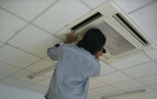 .空调尽量每月开次机。